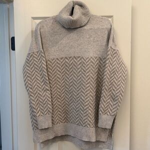 Athleta Wool/Cashmere Gray Turtleneck Sweater with Chevron Pattern - XL